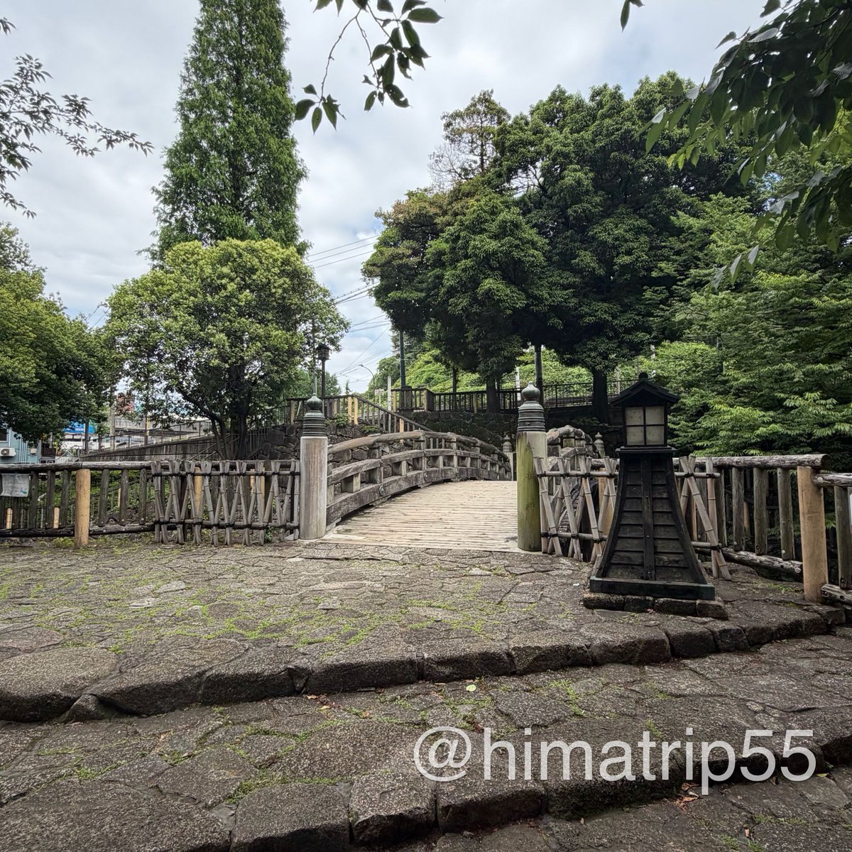 himatrip55's tweet photo. 北区、王子 音無親水公園
JR王子駅降りてすぐ。

駅の反対側は開けた街なのに、こちらはゴチャゴチャした飲屋街と自然豊かな公園が共存している。
ギャップが面白い。

#ひまとりっぷ
#王子 https://t.co/mZ9dqqbSm9