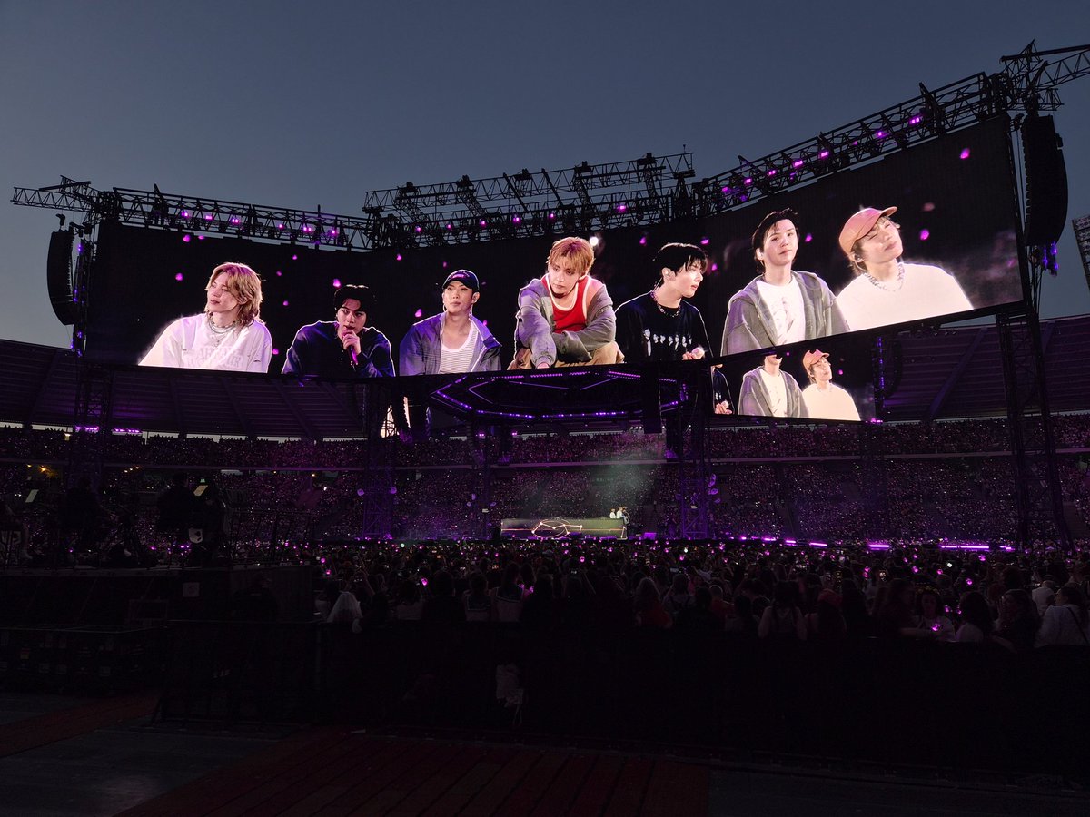 midnightstar018's tweet photo. I had the best night, thank you so much...loved hearing Tomorrow and For Youth live @BTS_twt #EllasPlaylist Planning to explore Belgium incl the chocolate museum tomorrow before going back to the UK on Sat! See you next in Munich 😁💕✨️ https://t.co/RCihen1U9v