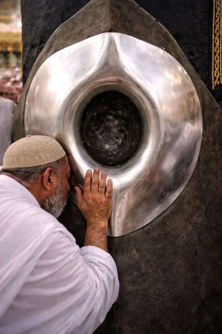 ilamTigray's tweet photo. @salahudeen33 You worshiping a stone in Mecca 🕋!! Or you never saw the videos ? https://t.co/mYoauy0E7I