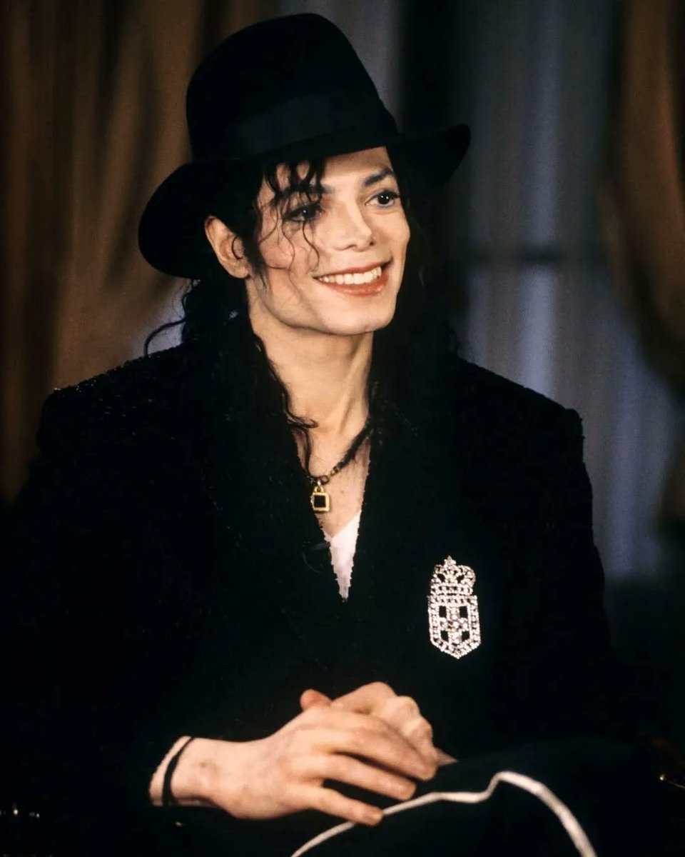 captaineomjjx's tweet photo. Michael Jackson, 1997 https://t.co/eg162pOnfI