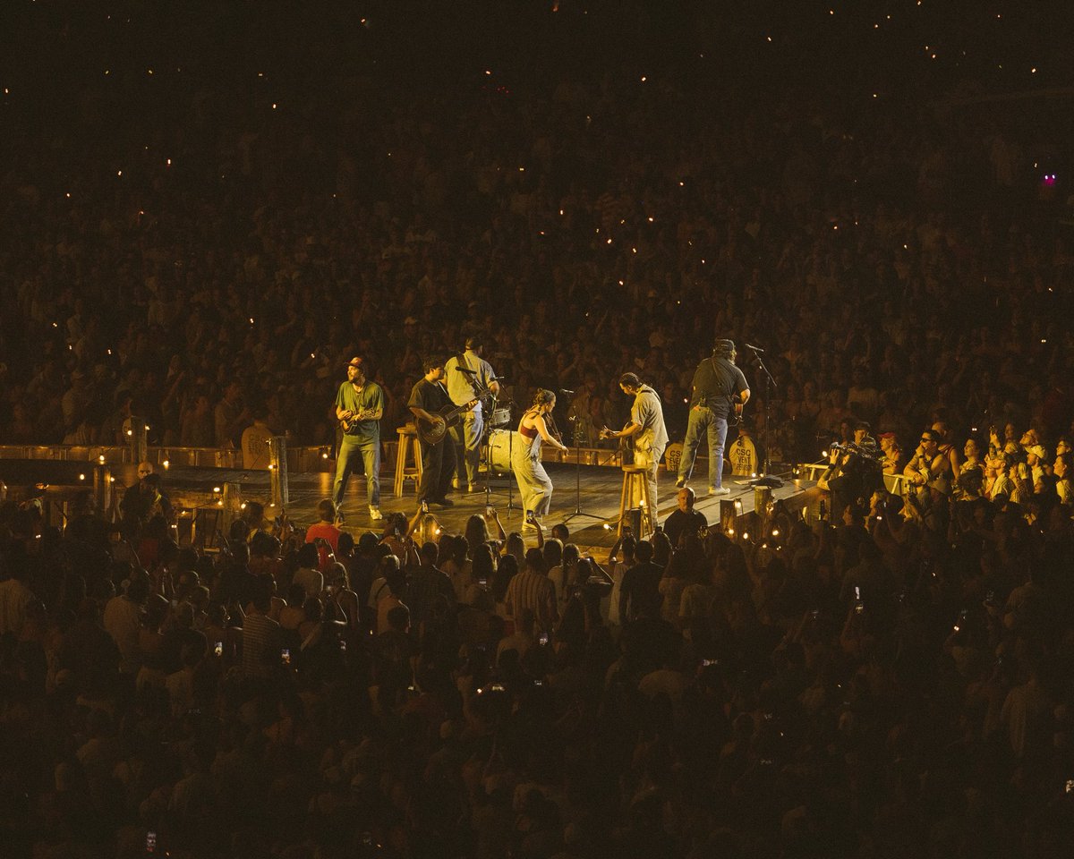NoahKahan's tweet photo. Cincinnati you were soaked in sweat and you still sang every word

Love you all so much I can’t believe I get to do this every night https://t.co/B1QdBIadBt