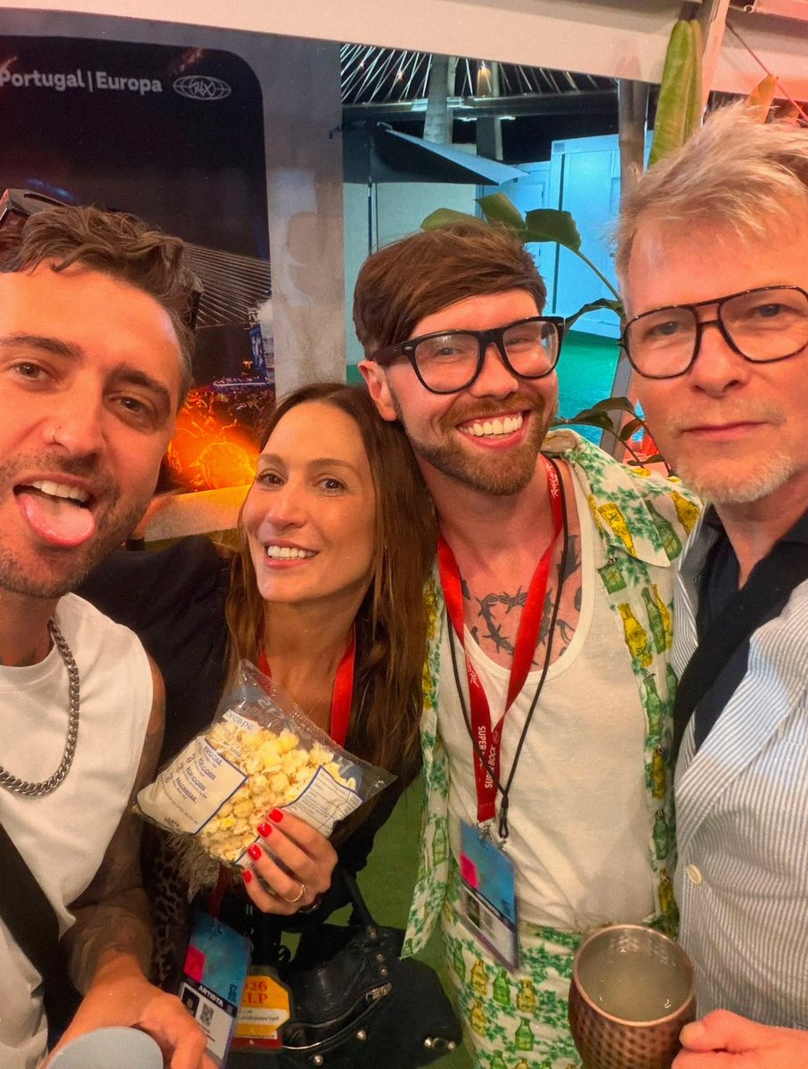 nickcelinomusic's tweet photo. Incredible time at @rockinriolisboa 🤘

W/. Cyndi Lauper, David Palmer, @Carlossssssssss &amp; Julia Della ❤️🎉💃 https://t.co/kO0sHYE9iL