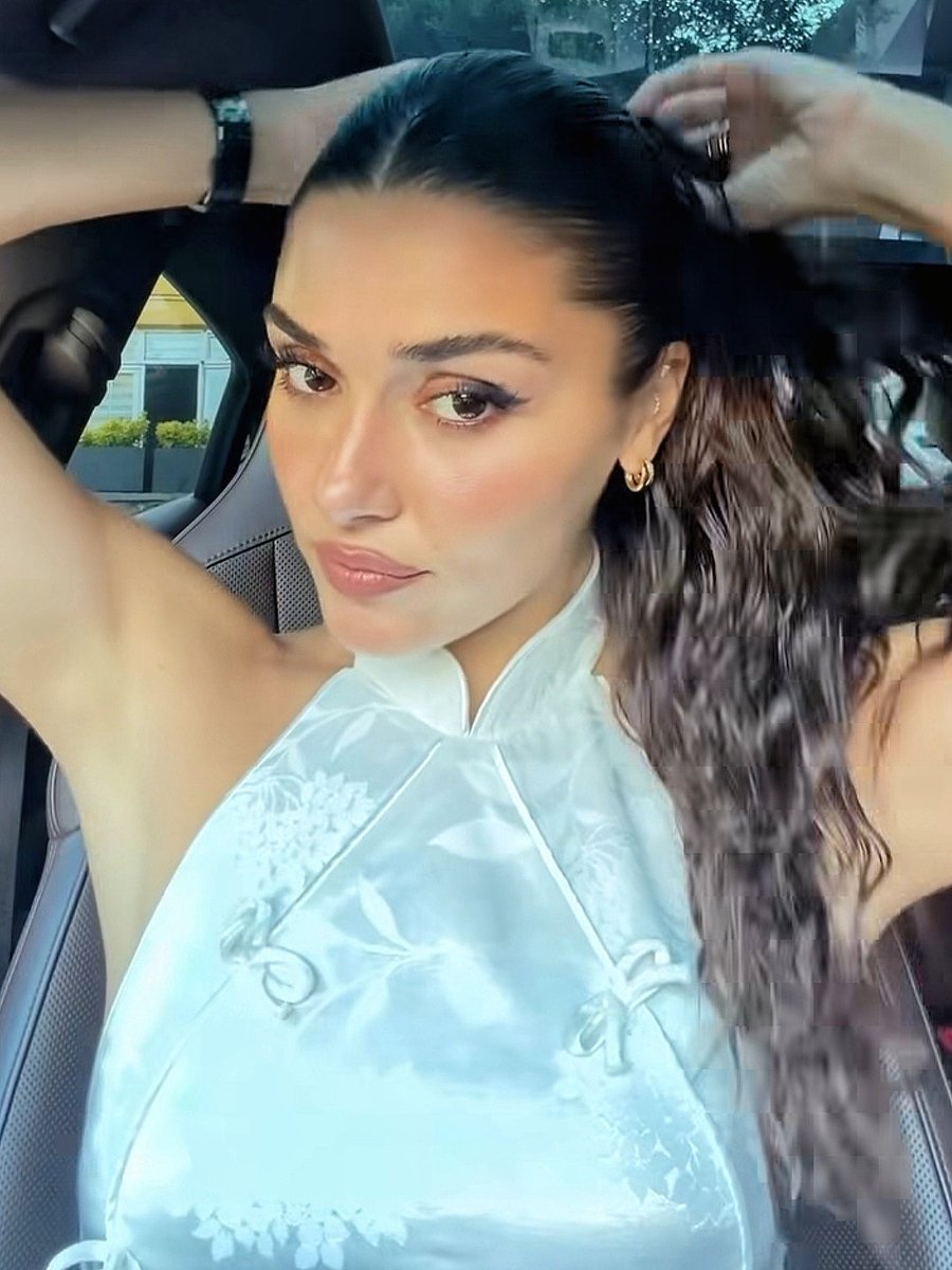 fcercelgamze's tweet photo. Sis 🤍🔥

#HandeErçel #GamzeErçel https://t.co/5ffNVCikPB