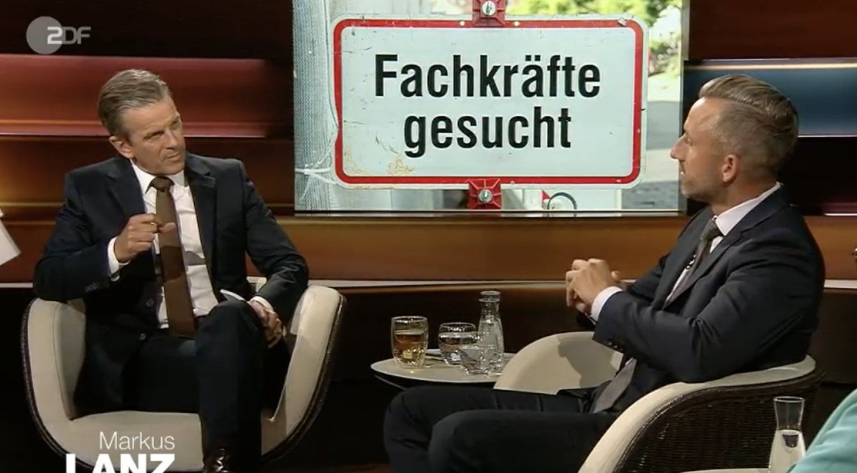 MitAktien's tweet photo. Lanz schafft nicht im geringsten, Siegmund nur ein bisschen aus der Reserve zu locken haha. Genial anzuschauen. Meine Prognose: Wenn das so weiter geht, wählt Lanz nach dieser Sendung auch die AfD! https://t.co/Aa1Oh6XRB1