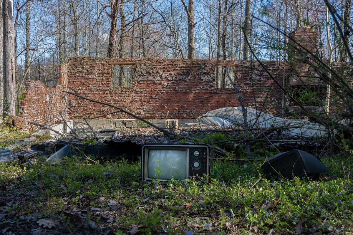 EfremJBubba's tweet photo. Today's Photo Challenge: State of DECLINE

Quote it or Share it👇

Abandoned and crumbling red brick house. https://t.co/aS2QPSdciz