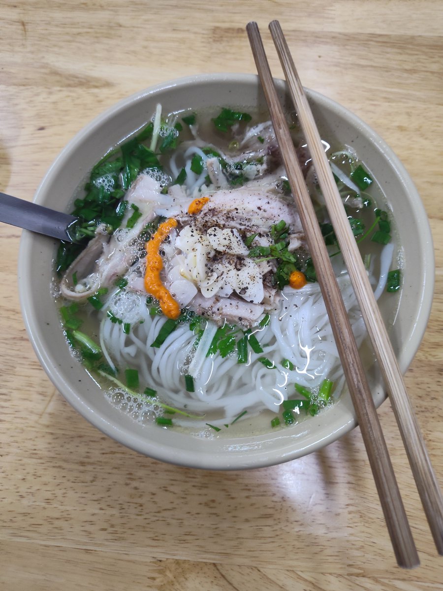 hutu_notebook's tweet photo. Phải ăn mới có sức nheng ăn xong là lên đường ạ! https://t.co/1Dvc87C9Gt
