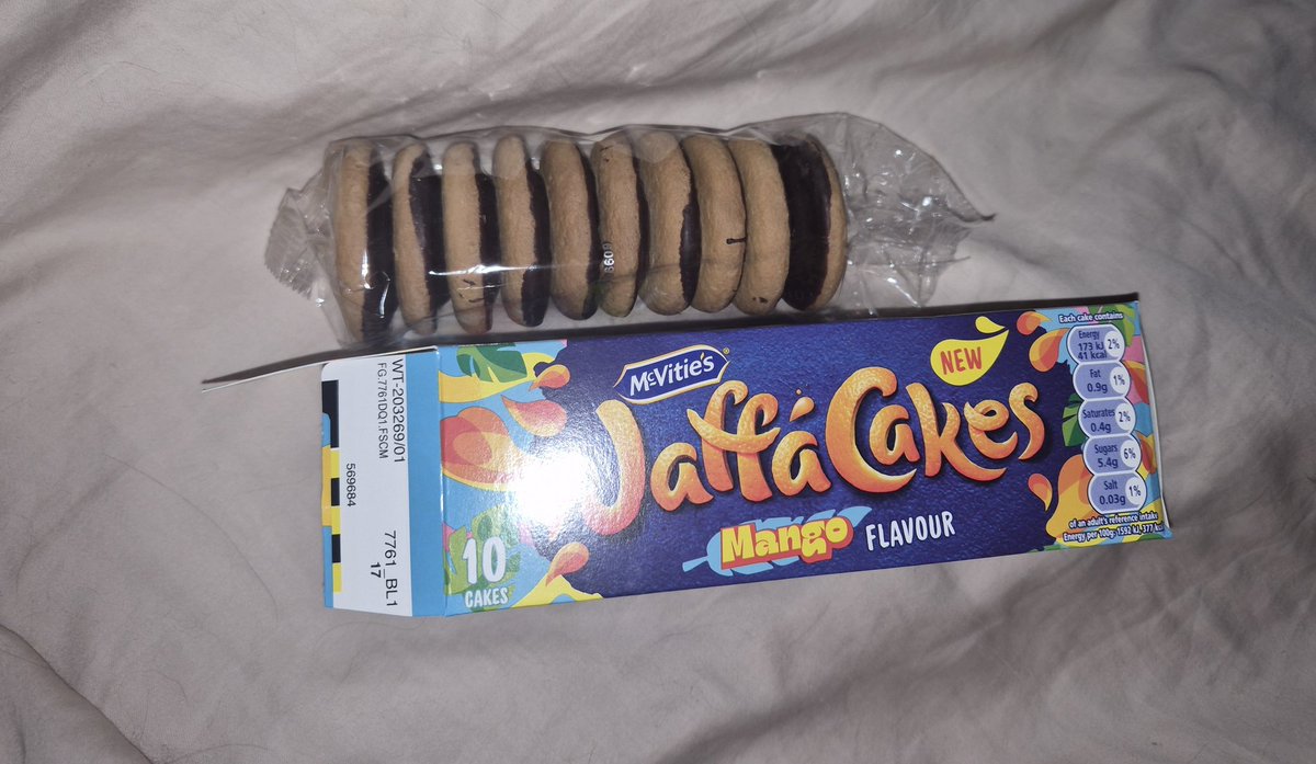 Keetzy7's tweet photo. @McVities you should be embarrassed with how many Jaffa cakes you now get for £2 at morrissons. 10 in a large box is shocking. I'm sure back in the day we got 14 for £1. Stop scamming us, you lot are all the same. Time to eat Aldis own brand

#scam #jaffacakes #mcvities https://t.co/zswAqVti57
