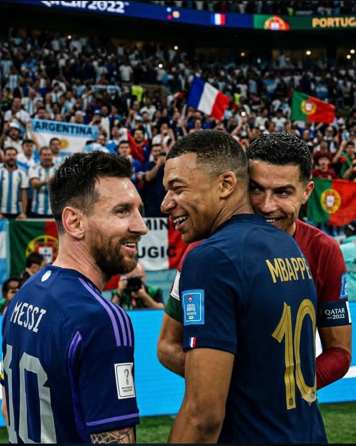 Spiritcapsul's tweet photo. 🇦🇷Messi fans: Messi must win the Golden boot.
🇫🇷Mbappe Fans: Mbappe must win the golden boot.

Ronaldo fans: Mbappe must win the golden boot 

😂😂 https://t.co/bL9cgYVCGH