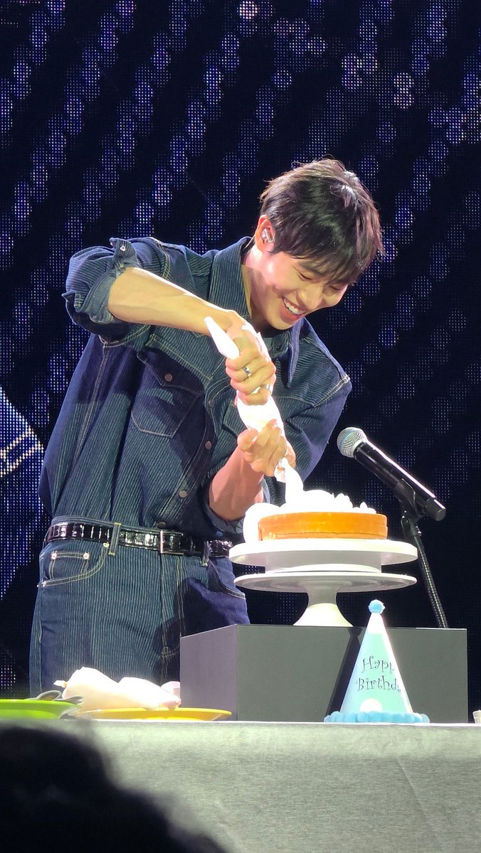 cu_dagyung's tweet photo. 굿모닝 영우 
장마 시작된 줄도 모르고 왜이리 비가 오나 했다
영우는 실내 촬영하려나
촬영 파이팅 
#추영우 

영우 방글방글 너무 즐거워함
귀여워 😍 https://t.co/qHug29VBz1