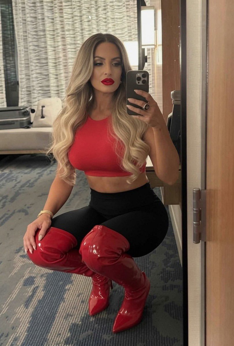 BabesnWrasslin's tweet photo. WWE Hall of Famer Trish Stratus https://t.co/QlBxYPXBDQ