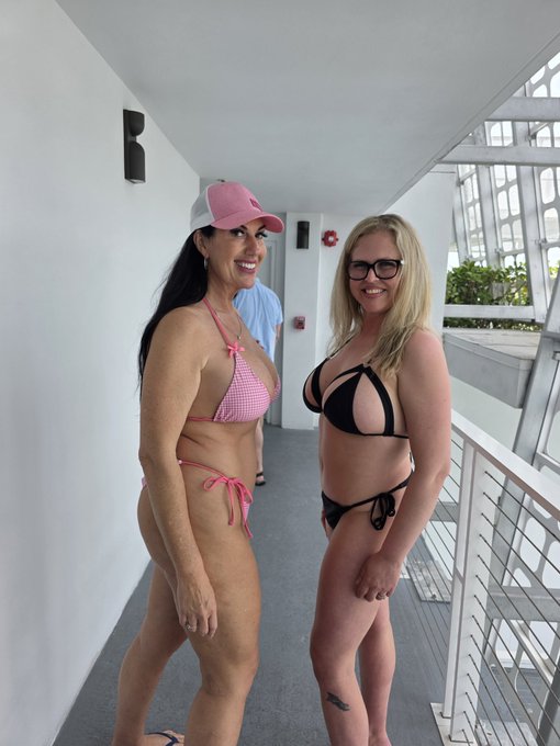 Fallon Jane *Exxxotica Minneapolis* - New 3sum launching today with @crystalpowersX and @bigtoolmax! I loved watching her face as she backed up on his cock and sharing his cum with her afterwards! Gurl got so creamy wet, it dripped on my face while she sat on it, too! https://t.co/NWqo0mRdNC