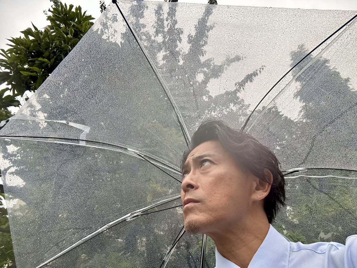 yamaguchi_inc's tweet photo. 雨か…
止みそう
傘差そうか持っていかないか迷うな

折りたたみ傘？
そりゃそうだよね(⌒-⌒; ) https://t.co/yjagklyWvn