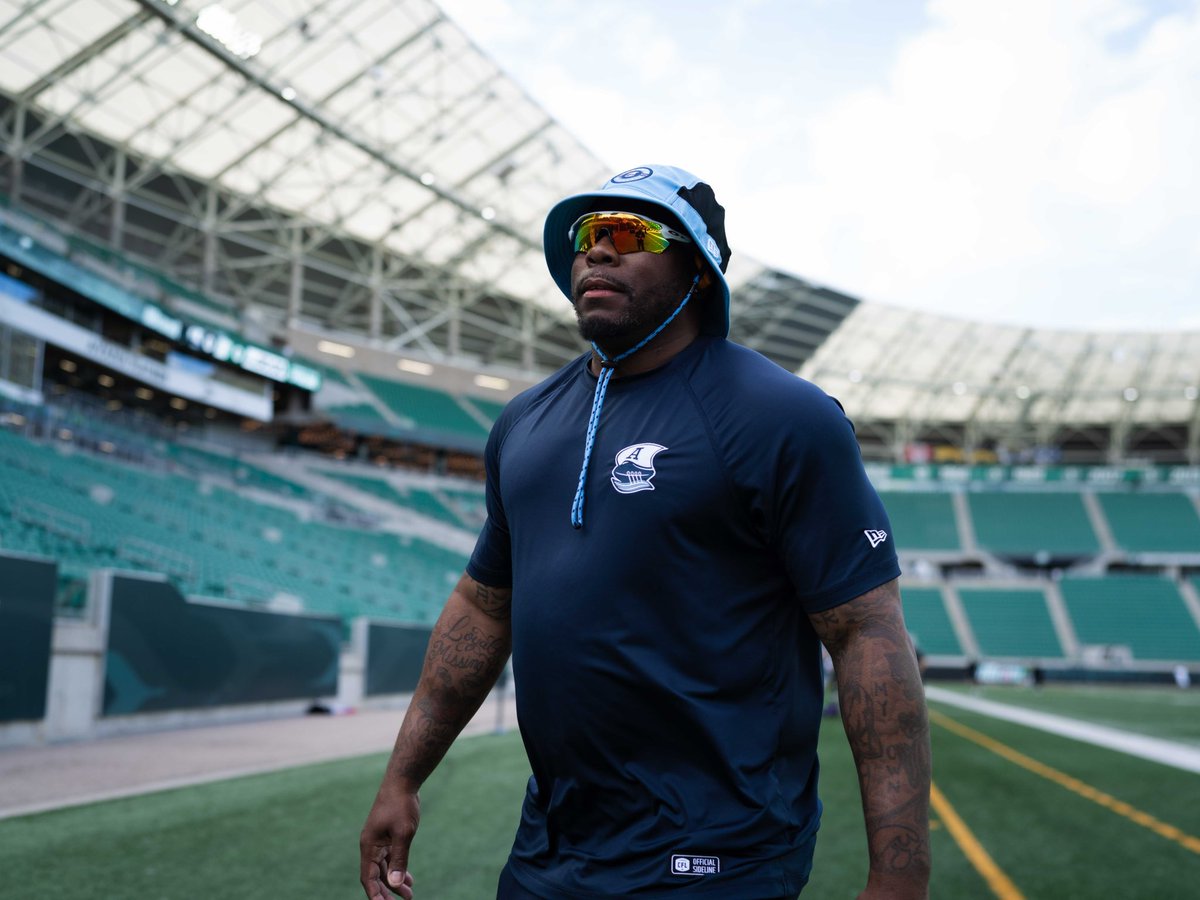 DB_CoachDeuce2's tweet photo. Another opportunity to do what we love! One day, one play, one goal…DOMINATE! Beyond blessed to be here back in the CFL! Now it’s time for TSA to cancel all flights! Everyone’s luggage must get checked and no flights leave the ground! #Deuce #TSA #DBGuru #Technician https://t.co/HY0OkkuWp8