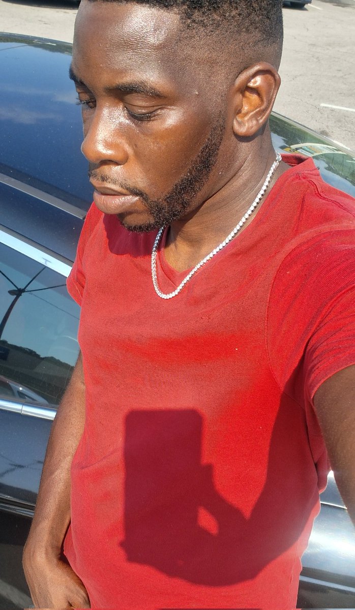 YoungBurrell's tweet photo. Feeling like Master P No Limit https://t.co/6Y3pkH05WX