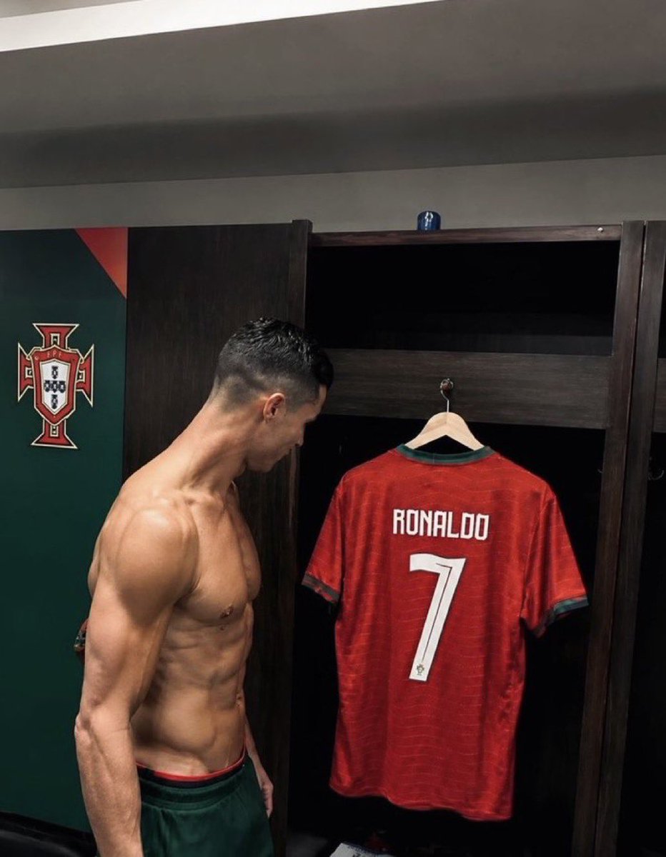 sagunwrites's tweet photo. BREAKING: Cristiano Ronaldo to retire from international football with Portugal after the World Cup, his sister Katia says.

“Enjoy it while it lasts. It's ending soon. The info I have, from a reliable source… this is his LAST DANCE”, told SportTV.  🥺❤️ https://t.co/XV6wJZY3ve