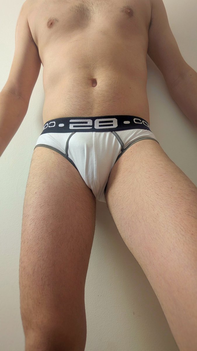 justafckboy's tweet photo. Lisinho ou peludinho? https://t.co/VImubT3iyj