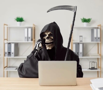 LegitGDCGleaks's tweet photo. 괴담에 떨어져도 출근을 해야 하는구나: Part Three will reportedly feature a guy stuck in a ghost story who still has to go to work https://t.co/wXqlwO6TWj