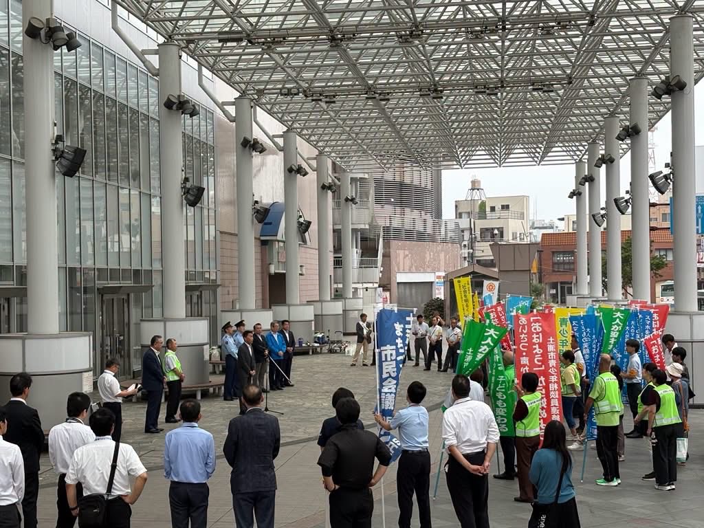 O148And's tweet photo. 【土浦駅で「非行防止キャンペーン」を実施】
～青少年の健全育成のために～

https://t.co/7eaWGISVN5

#茨城県
#土浦市
#非行防止キャンペーン
#青少年
#健全育成
#土浦市長
#安藤真理子 https://t.co/WrfE8Innv5