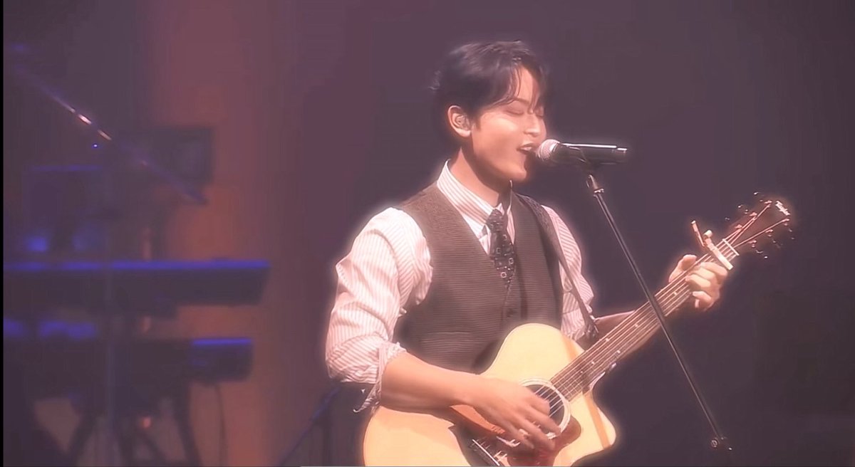 maedayyyy's tweet photo. felt sad rewatched sho’s cover of 藍 / スキマスイッチ for the millionth time 💚 https://t.co/L2CJhtOhJZ