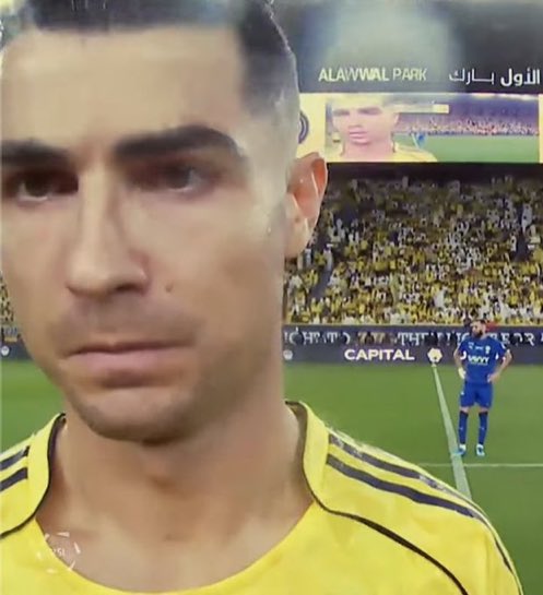 NoodleHairCR7's tweet photo. Ronaldo looking at Katia saying “hes retiring”

😭😭😭😭😭 https://t.co/iYqEWgj7Nh