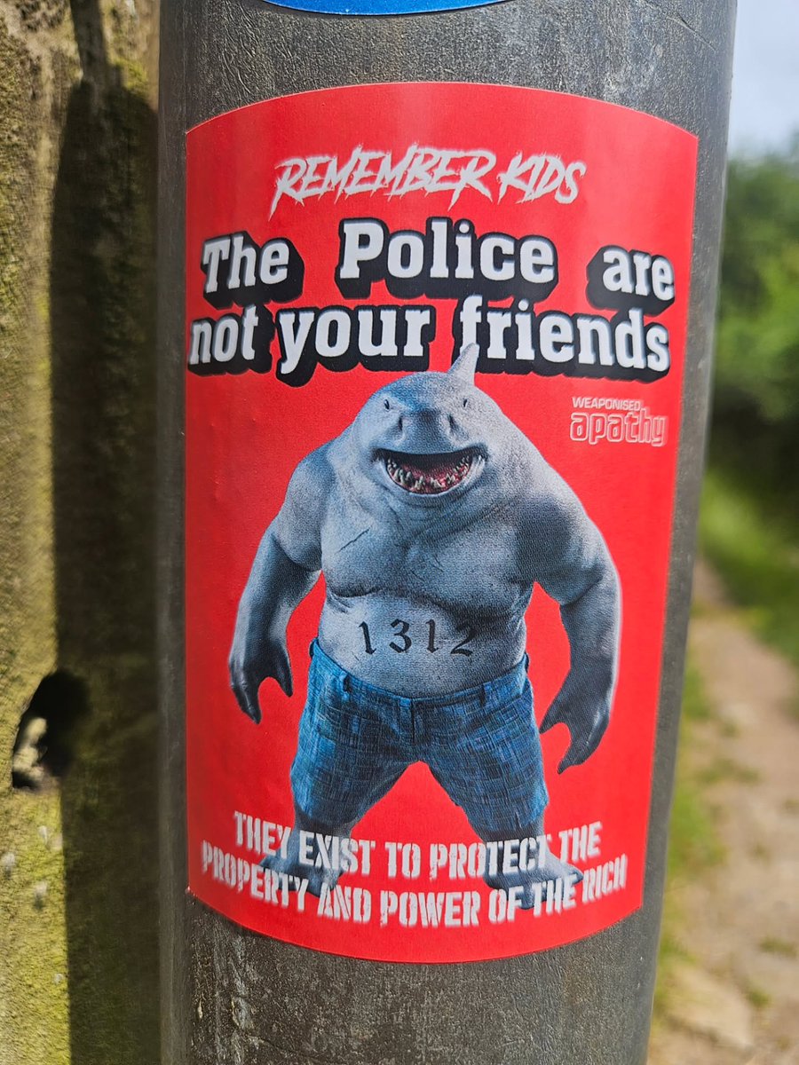 ultras_antifaa's tweet photo. “Remember kids, the police are not your friends.”

“They exist to protect the property and power of the rich.” https://t.co/pZgD9eXZw6