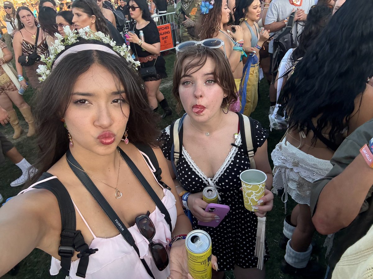 leahhmitchelll's tweet photo. drinking a summer red bull but it’ll never be her https://t.co/GbsZhR7UZF