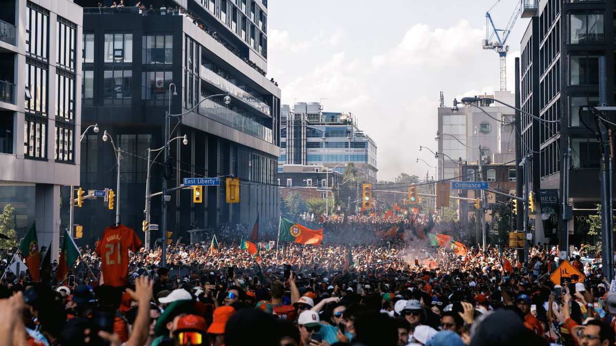 CANSoccerDaily's tweet photo. Two of Toronto's largest international communities showed out again for the #FIFAWorldCup 🙌

#Portugal vs. #Croatia is taking over Toronto! 

https://t.co/LU8dKbLyAO

📸 @seanpollock https://t.co/xLdd2m8iSK