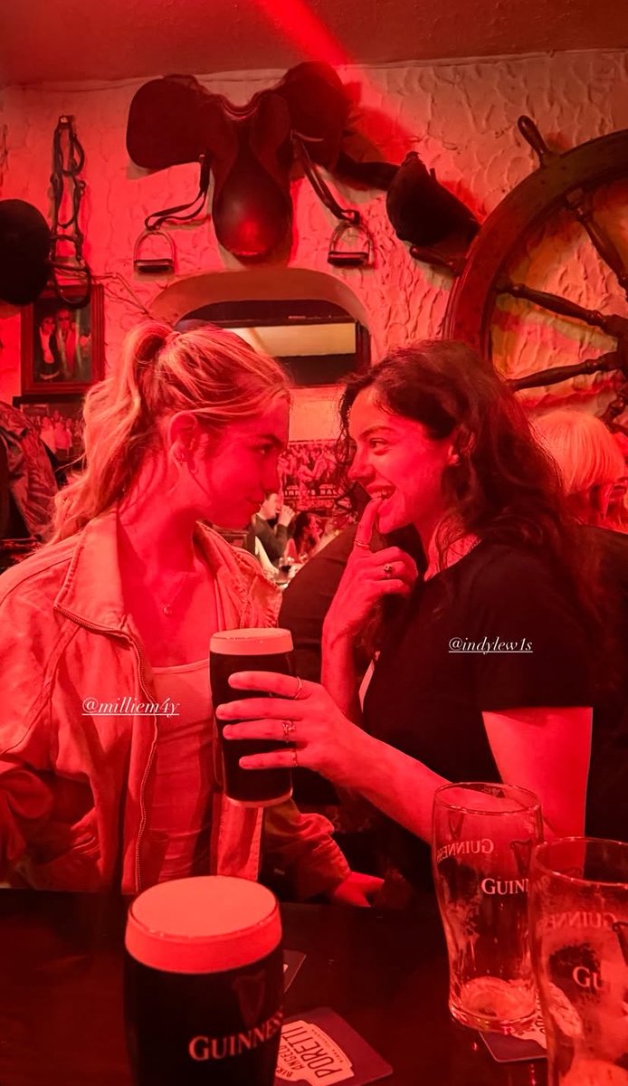 indylewisbr's tweet photo. NAMORADINHAS! Indy Lewis com Amelia May via Jonathan Heed no Instagram Stories. 👩🏼‍❤️‍💋‍👩🏽 https://t.co/QpaU3C9qUT
