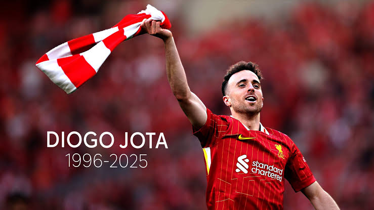 FotosDeFatos's tweet photo. 🇵🇹 #NumDiaComoHoje mas em 2025, morria num acidente de carro, Diogo José Teixeira da Silva, mais conhecido como Diogo Jota.

No carro estava seu irmão que também faleceu, André Silva. https://t.co/2HYHExy7uJ