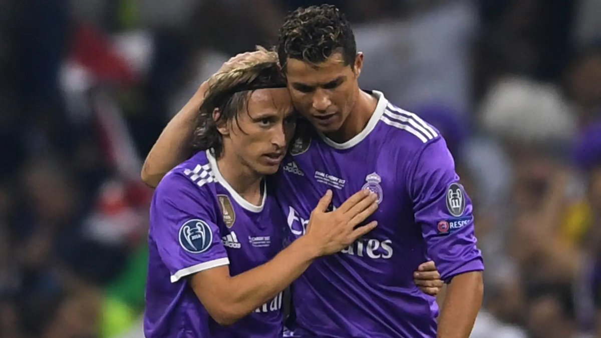 Kulturlesite_'s tweet photo. ⚽️🥲 CETTE NUIT SIGNERA LA FIN D’UNE ÈRE 

Soit MODRIĆ, soit CR7 disputera le dernier match de Coupe du Monde de sa carrière… https://t.co/o7CoEsowCg