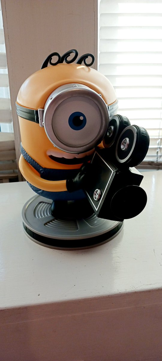 candybaby91's tweet photo. I got to see the Minions &amp; Monsters Movie yesterday. 💛💙 Too cutee. Luv the James drink merch from @AMCTheatres @Minions https://t.co/D2O33qou7m