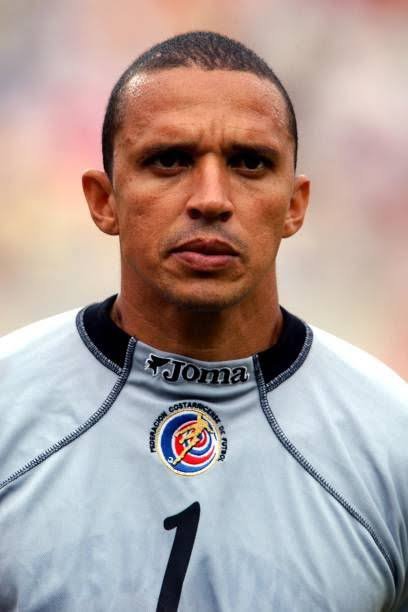 figu2306's tweet photo. Fueron a jugar sin portero. Además definian 1 de 25.

Con un portero con medio nivel a Keylor prime. Llegaban al tercer lugar de Turquia de fijo. https://t.co/xH0eDVQOBD