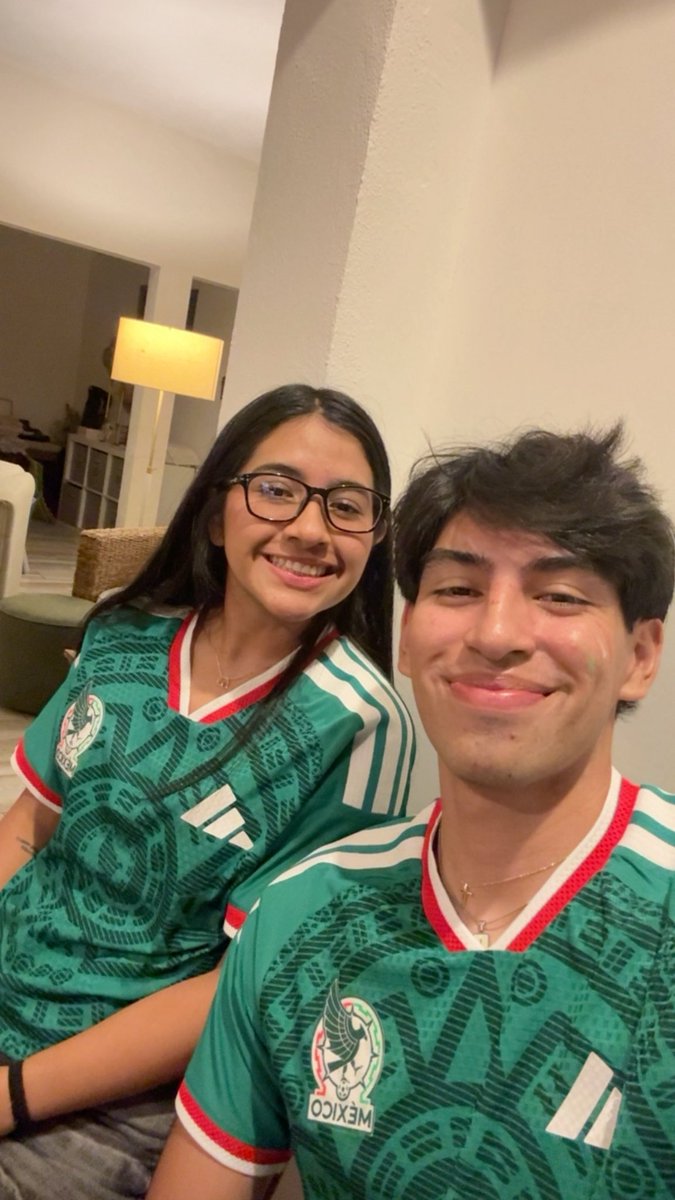 emitrejoo's tweet photo. gane, por que tengo todo lo que pedí, a esta hermosa niña a mi lado, te amo con toda el alma 💗💗 https://t.co/ioRIHDOXoZ