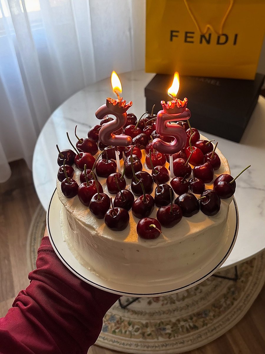 mooni7ll's tweet photo. 𝐼𝒕'𝒔 𝒎𝒚 𝑩𝒊𝒓𝒕𝒉𝒅𝒂𝒚
أهلاً بيوم يضم يوم مِيلادي
يارب بَداية خير لعُمري..🎈🤍. https://t.co/qteieoI56g