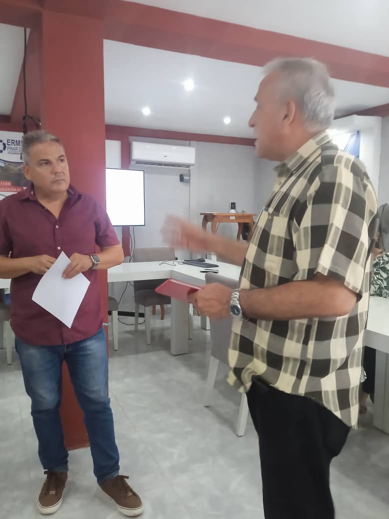 EloylvarezMart1's tweet photo. Recorrido por entidades de #IndustriasCuba en #PinarDelRío, provincia sede del acto nacional por el 73 aniversario del Asalto a los Cuarteles Moncada y Carlos Manuel de Céspedes. Amplio intercambio con directivos y trabajadores. #PorCubaJuntosCreamos https://t.co/RQlZm7S6xW