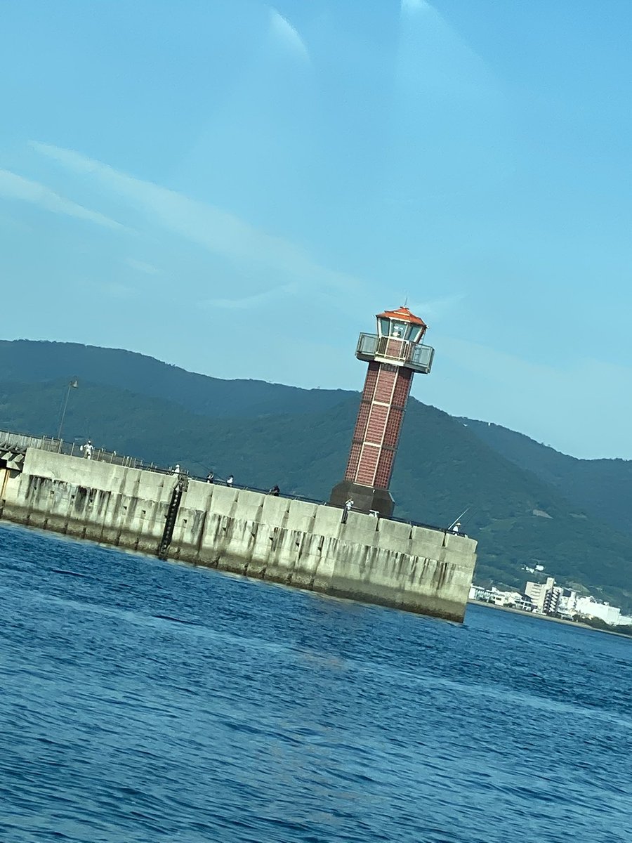 kochan10102's tweet photo. サンポート玉藻防波堤先端
朝、釣り人多いが何が釣れてるんやろ? https://t.co/gmOkkFWuuk
