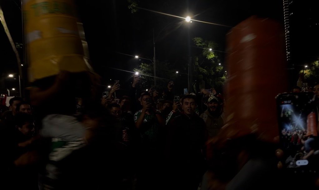 mundo8a's tweet photo. fotos del festejo del mundial de 1986 // fotos del festejo del mundial de 2026 https://t.co/okFDdL5sIX