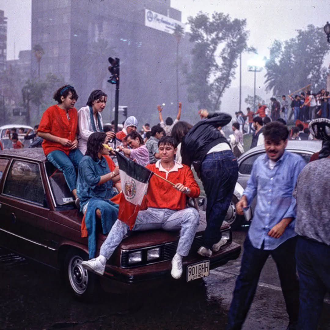 mundo8a's tweet photo. fotos del festejo del mundial de 1986 // fotos del festejo del mundial de 2026 https://t.co/okFDdL5sIX