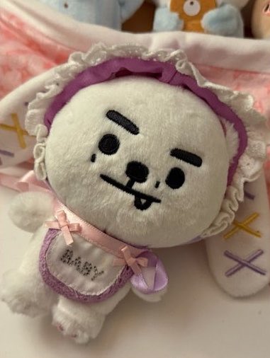 welltstars's tweet photo. snowe will only be accepting princess treatment from now on. https://t.co/i93ewAPnsF