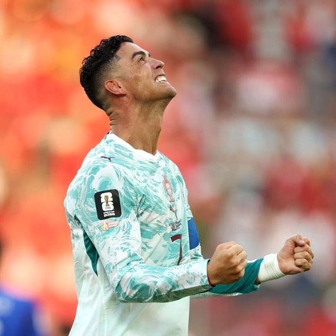 calmebarellla's tweet photo. Ronaldo is happy ? All The world is happy https://t.co/9CnIITyKer