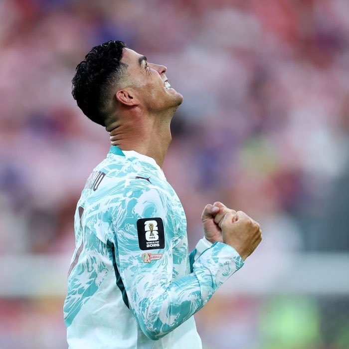 calmebarellla's tweet photo. Ronaldo is happy ? All The world is happy https://t.co/9CnIITyKer