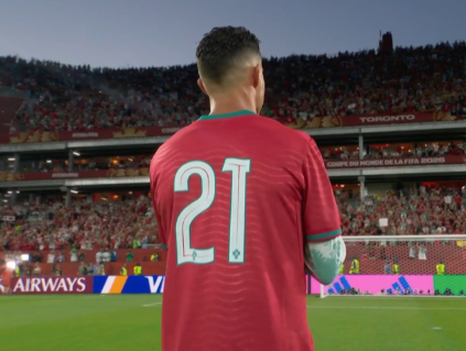 TouchlineX's tweet photo. 🚨 𝗡𝗘𝗪: Cristiano Ronaldo wears Diogo Jota's shirt and makes a tribute for him, on his first death anniversary.

Ronaldo is in TEARS. 🤍 https://t.co/uVnn71RysU