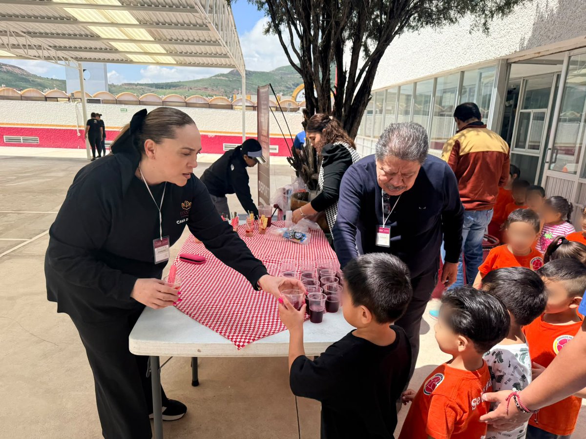 Issste_Zac's tweet photo. El departamento de acción social, cultural y deportiva, liderado por Ella Sofía Correa Reyes, llevó a cabo una jornada de dinámicas recreativas y circuitos deportivos creados para el beneficio de las niñas y los niños de segundo grado de preescolar de la EBDI23.

#issstezacatecas https://t.co/Q6d9mpRVvz