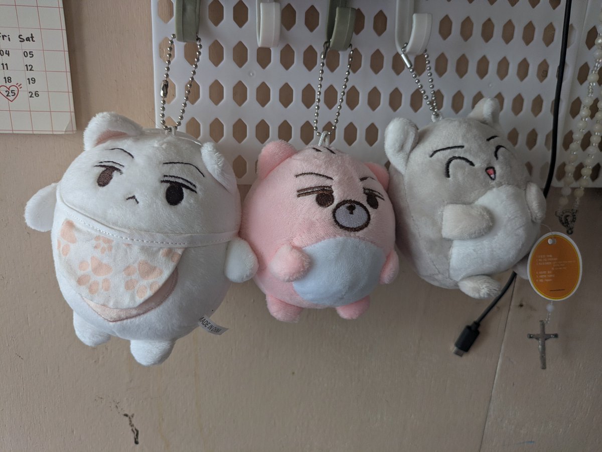 Misskaye131's tweet photo. WTS LFB EXO Sehun DOLLs &amp; PICKET

Sehun bag charms 200 each
Sehun dolls.            300 each
Sehun Official Picket.   

All in excellent condition 

If bibilhin niyo lahat 1k nalang . Kunin niyo na please MWahh

Loc: Baguio

EXO CHANYEOL KAI SUHO SEHUN D.O BAEKHYUN CHEN XIUMIN https://t.co/OW33ntSQYz