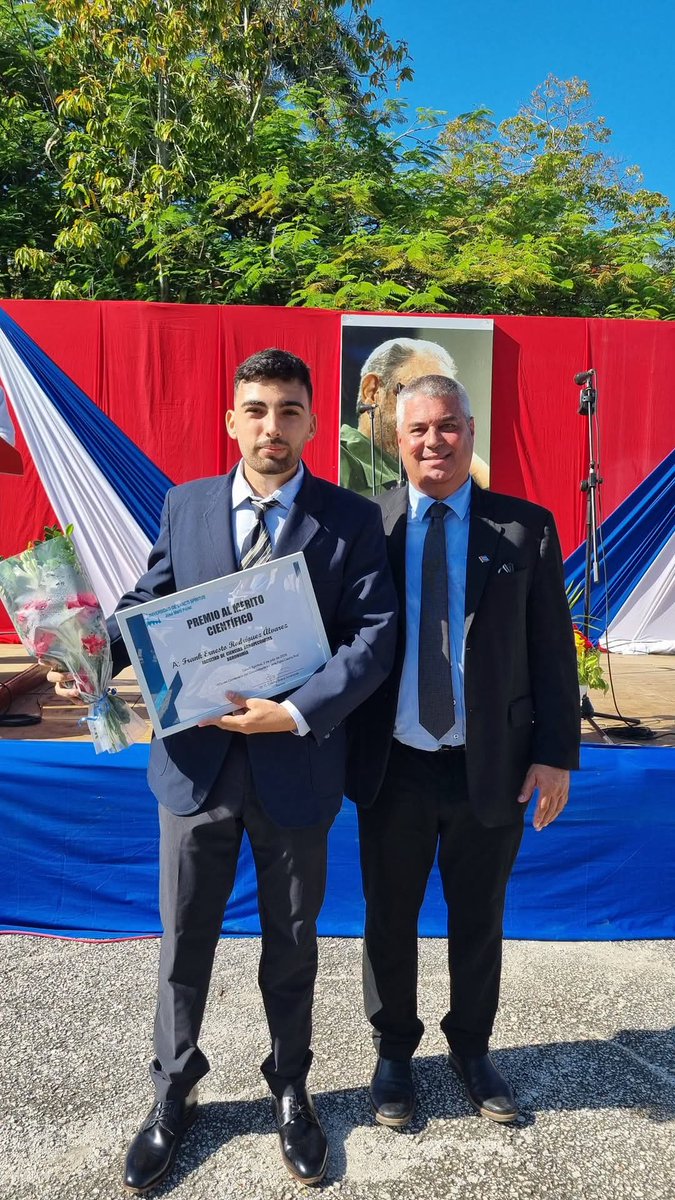 CubaMES's tweet photo. 🙌💙 La sede central de la @UnissJMarti hoy recibió a los nuevos profesionales del municipio de #SanctiSpíritus, que culminaron sus estudios en la #Uniss, la @UCLVCU y la @universidad_uci.
🇨🇺 ¡Muchas felicidades a los graduados! 😘🌷
ℹ️📷 #UnissNosUne
#UniversidadCubana #Cuba https://t.co/EfDwijVvy1