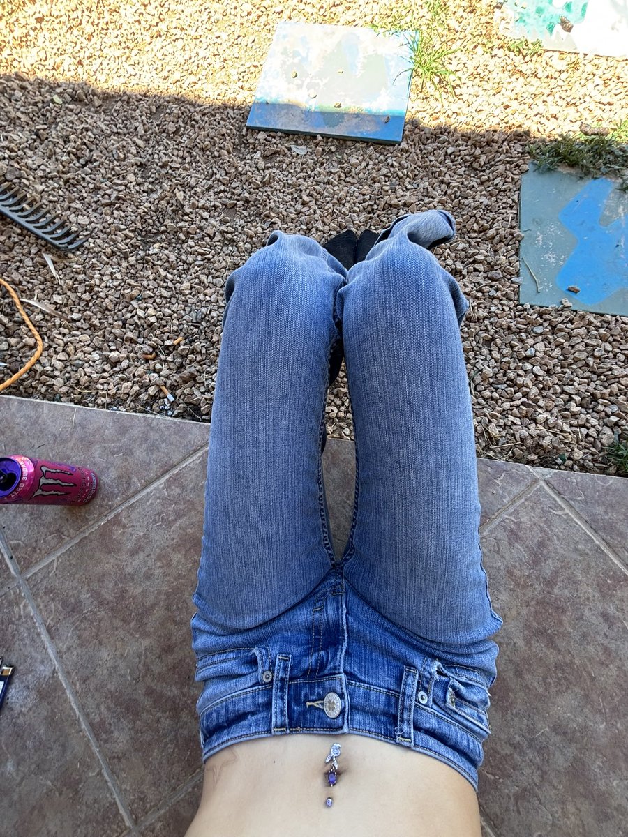 microdxse's tweet photo. there's something about this angle that makes me look both huge and small https://t.co/5fO9GjNXqY