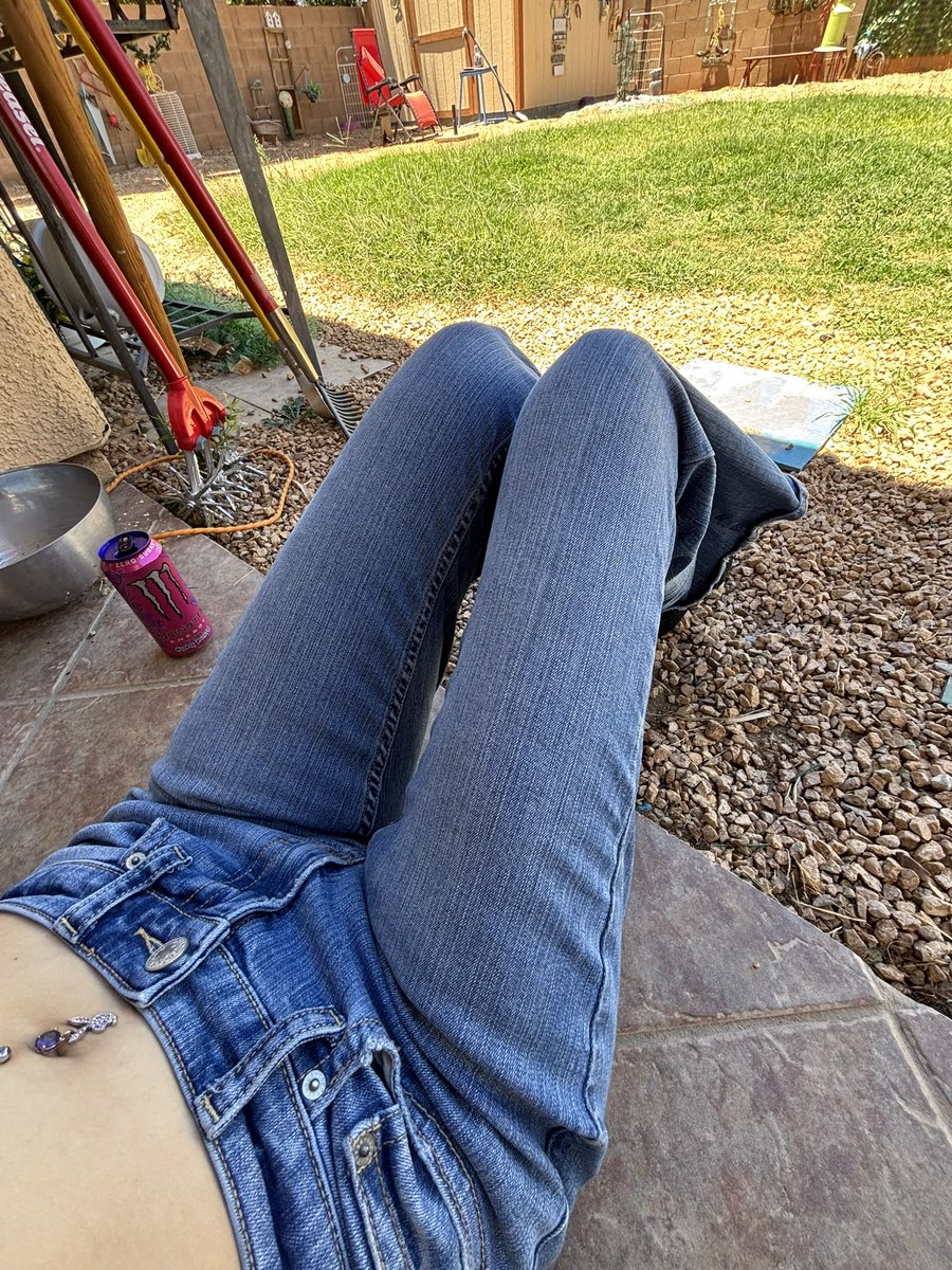 microdxse's tweet photo. there's something about this angle that makes me look both huge and small https://t.co/5fO9GjNXqY