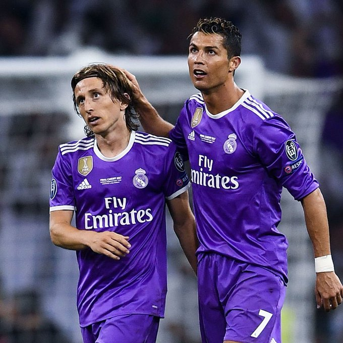 Cr7stianismo_'s tweet photo. Si este es el final, pagaría mil veces por recorrer este camino de nuevo, sin cambiar nada.

Si pierde Luka, se retirará del fútbol

Si pierde Cristiano, se retirará de la selección

Ya lo dijo Modric, no llores porque se acabó, sonríe porque sucedió. Los 2 mejores de esta era. https://t.co/X32woEWhmh