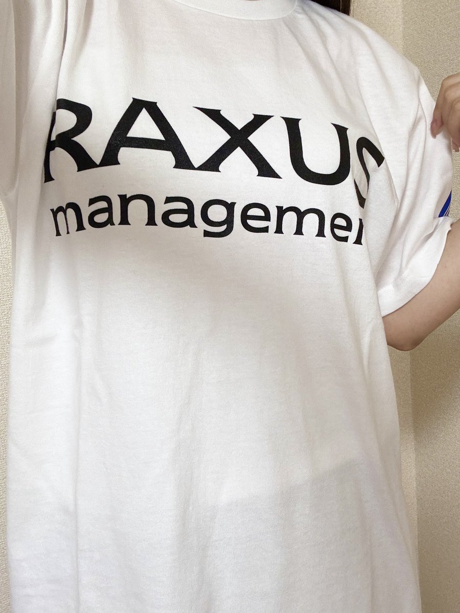 watanabe_raxus's tweet photo. おはようございます☀️
今日は朝から全体会議を行って夕方からは表彰式があります🏆
社員全員で10周年記念のラクサスTシャツを着る予定なんです👕✨️
司会やクイズ大会の進行を担当するので少し緊張ぎみですが、皆さんに楽しんでいただけるよう頑張ります🙌
本日もよろしくお願いします💐🤍 https://t.co/Niwcgr3Qad