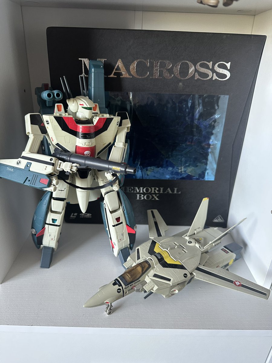 _chrisoliphant's tweet photo. @RobotechNews 1/55th scale are the GOAT.  1/60th are always finicky https://t.co/nQ98ML6TNg